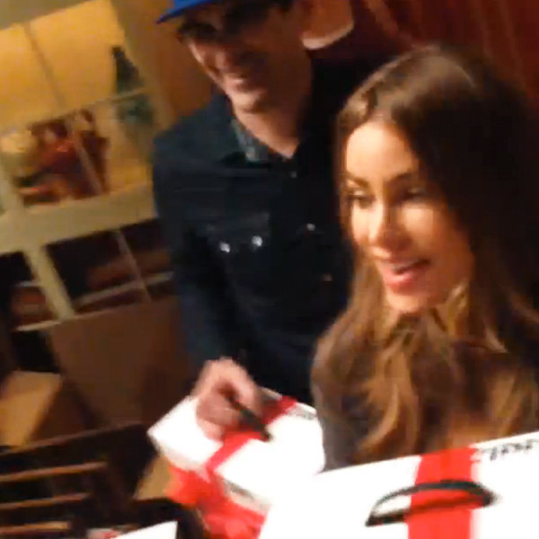 Sofia Vergara, Caroling Sofia Vergara, Caroling